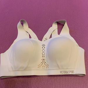 Victoria secret sports bra size 36C